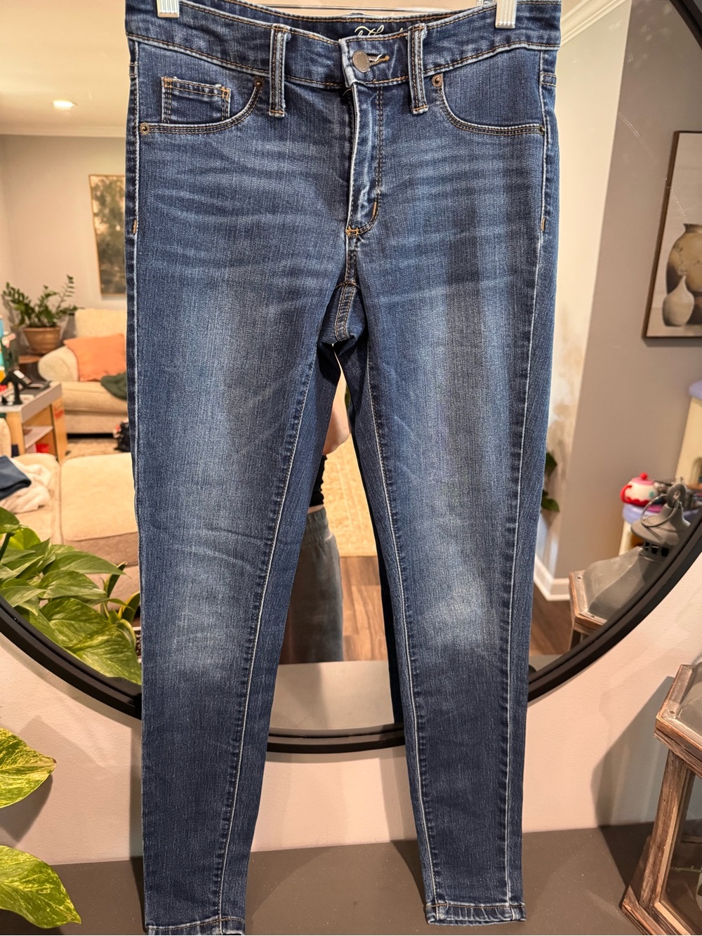 Universal Thread Women’s Mid-Blue Stretch Skinny Jeans